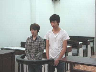 Bị cáo Tâm (trái) và Khanh