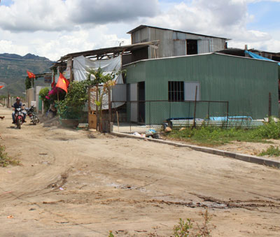 Đằng sau những căn nhà xây siêu tốc