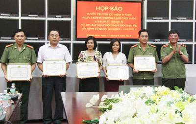 Họp báo tuyên truyền kỷ niệm 70 năm ngày truyền thống Công an nhân dân