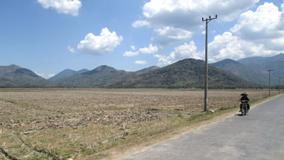 Nắng hạn phủ đồng hoang