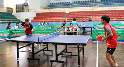 Các tay vợt tranh tài tại giải.