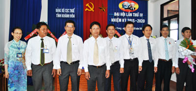 Ban Chấp hành Đảng bộ Cục Thuế tỉnh nhiệm kỳ 2015 - 2020 ra mắt đại hội. 