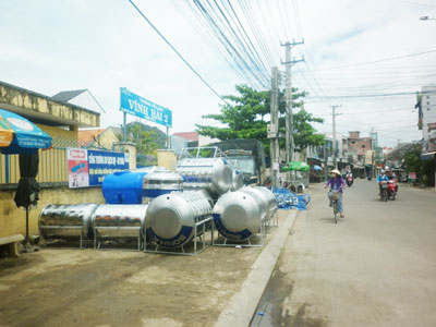 Kinh doanh trước cổng trường?