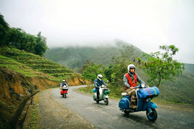 Gần 300 xe vespa cổ tham gia diễu hành tại Festival biển