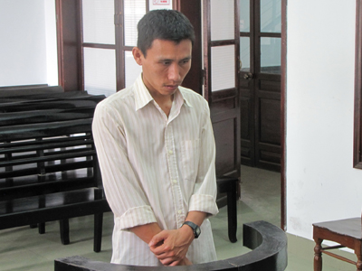 Chở người nhà đi khám bệnh, tiện thể… trộm xe máy