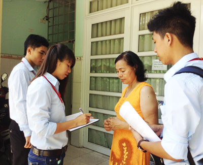 Đội Tiếp sức mùa thi Trường Đại học Nha Trang tìm chỗ trọ cho thí sinh.
