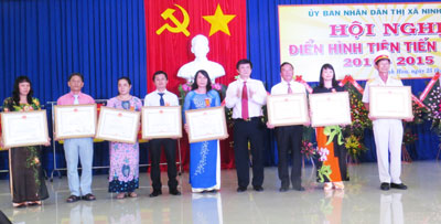 Thị xã Ninh Hòa: Hội nghị điển hình tiên tiến 5 năm