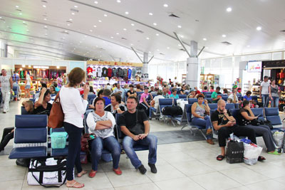 Nhà ga hành khách Sân bay Cam Ranh quá tải