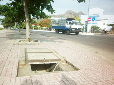 Nắp hố ga "biến mất"