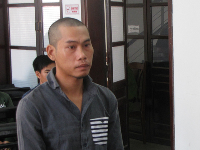 Đang trộm tivi thì bị bắt