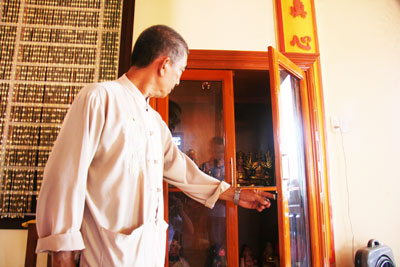 39 pho tượng Phật cổ để trong tủ, được khóa cẩn thận vẫn bị trộm mất.  