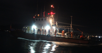 Cứu tàu cá cùng 10 ngư dân bị nạn ở Trường Sa