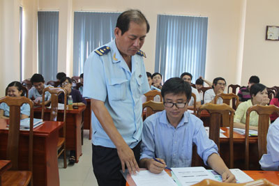 Tập huấn về quản lý hàng gia công, sản xuất xuất khẩu