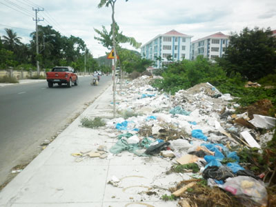 Vỉa hè chứa rác