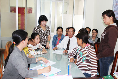 Tư vấn pháp luật cho người lao động bị thiệt thòi về quyền lợi.