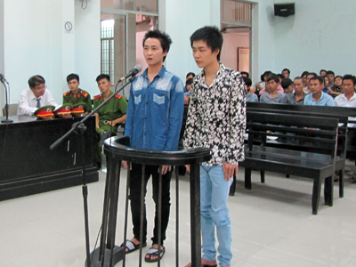 Bị cáo Trần Lập (trái) và Thái Thiện Nhân.