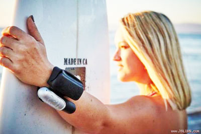 Kingii: Phao đeo tay tiện lợi tích hợp còi và la bàn