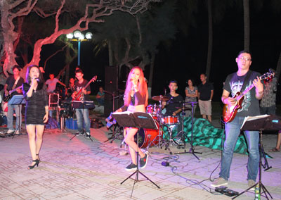 Cuốn hút ca nhạc đường phố