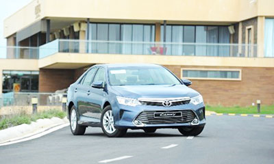 Toyota Camry 2.0E: Vua thực dụng