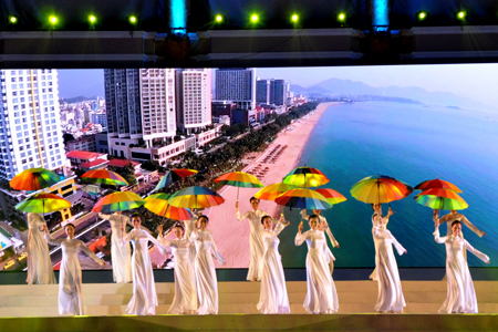 Chương trình nghệ thuật "Yến sào Khánh Hòa với biển đảo quê hương"