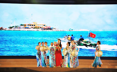 Thắm tình biển đảo quê hương