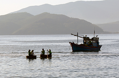 Tăng cường kiểm tra, ngăn chặn khai thác hải sản trái phép