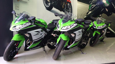 Kawasaki Ninja 300 chính hãng đến Hà Nội, giá 196 triệu