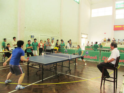 Tranh tài ở bộ môn bóng bàn.