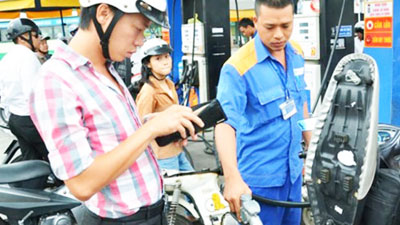 Giá xăng giảm đến 425 đồng/lít từ 15 giờ ngày 20-7