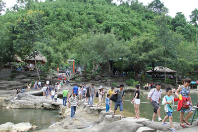 Hoạt động du lịch gặp khó