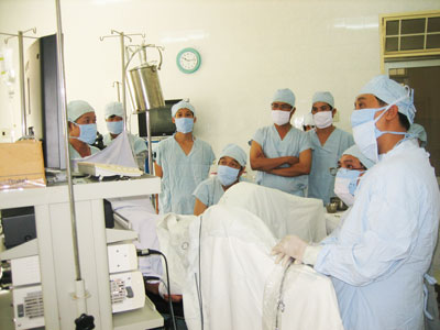 Nhờ sự hỗ trợ của dự án, Bệnh viện Đa khoa khu vực Cam Ranh đã triển khai được nhiều kỹ thuật mới trong điều trị.