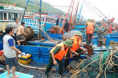 Bộ đội Biên phòng giúp dân phòng, chống bão lụt