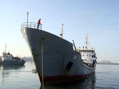 Cứu ngư dân bị nạn trên vùng biển Trường Sa