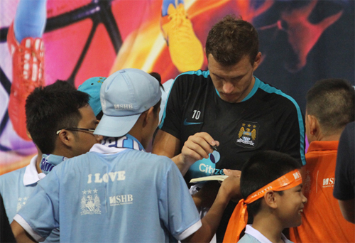 Chuyến du đấu của Manchester City tại Việt Nam: Được và mất