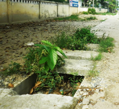 Nắp mương bị mất