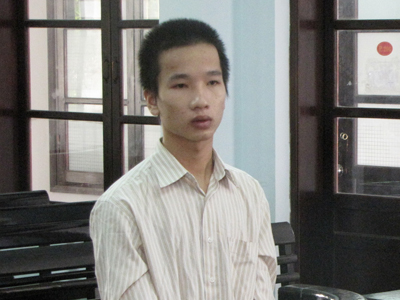 Bị cáo Đinh Văn Toàn.