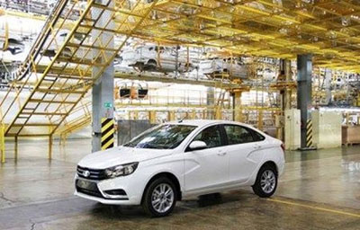  Lada Vesta trong nhà máy của hãng xe danh tiếng AvtoVAZ