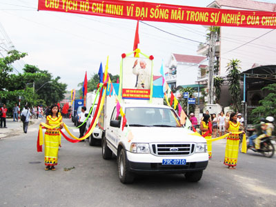 Khánh Vĩnh đăng cai Đại hội các dân tộc thiểu số toàn tỉnh năm 2012