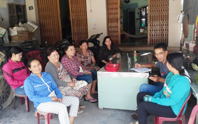 Tiểu thương phản ánh với phóng viên về việc vỡ huê