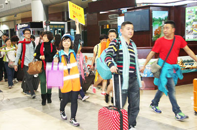 Khách du lịch Trung Quốc tại Cảng hàng không quốc tế Cam Ranh