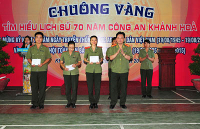 Ban tổ chức trao giải cho 3 thí sinh trả lời được nhiều câu hỏi.