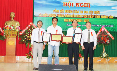 Vinh danh sản phẩm nông nghiệp tiêu biểu năm 2014.