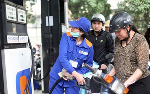 Giá xăng giảm 816 đồng/lít từ 15 giờ ngày 4-8