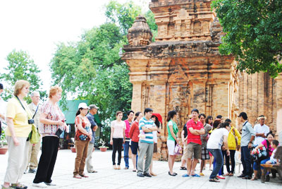 Doanh thu du lịch tháng 7 tăng