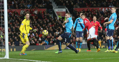 Tình huống ví dụ cho luật việt vị mới. Ảnh: EPA.