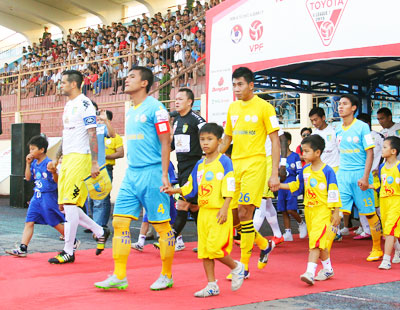 Sự trở lại của Văn Vũ (4) hứa hẹn sẽ đủ sức xốc vác hàng phòng ngự của Sanna Khánh Hòa - Biển Việt Nam.