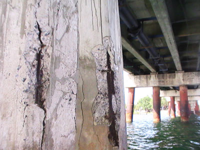 Trụ cầu Cam Hải bị nứt