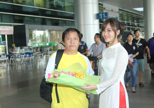 HLV Phan Tôn Lợi dẫn dắt U19 Lào