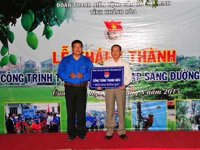 Khánh thành công trình "Thắp sáng đường quê" tại xã Cam Hòa