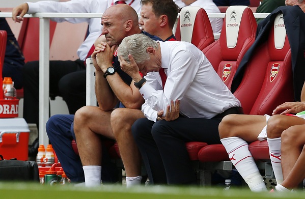 Arsenal ngã ngựa, bất ngờ đầu tiên của Ngoại hạng Anh mùa giải 2015-2016.